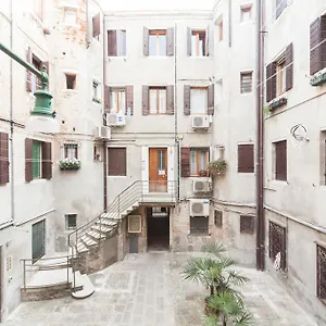 Campiello Chiesa, By Short Holidays Apartment Venice